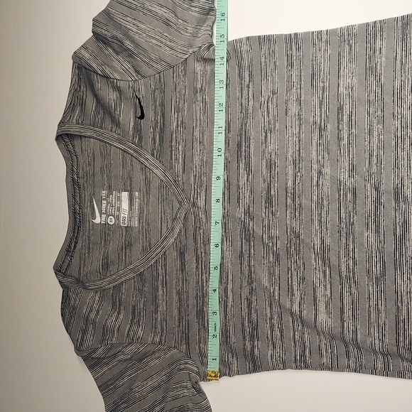 The Nike Tee Size XS - Picture 4 of 6